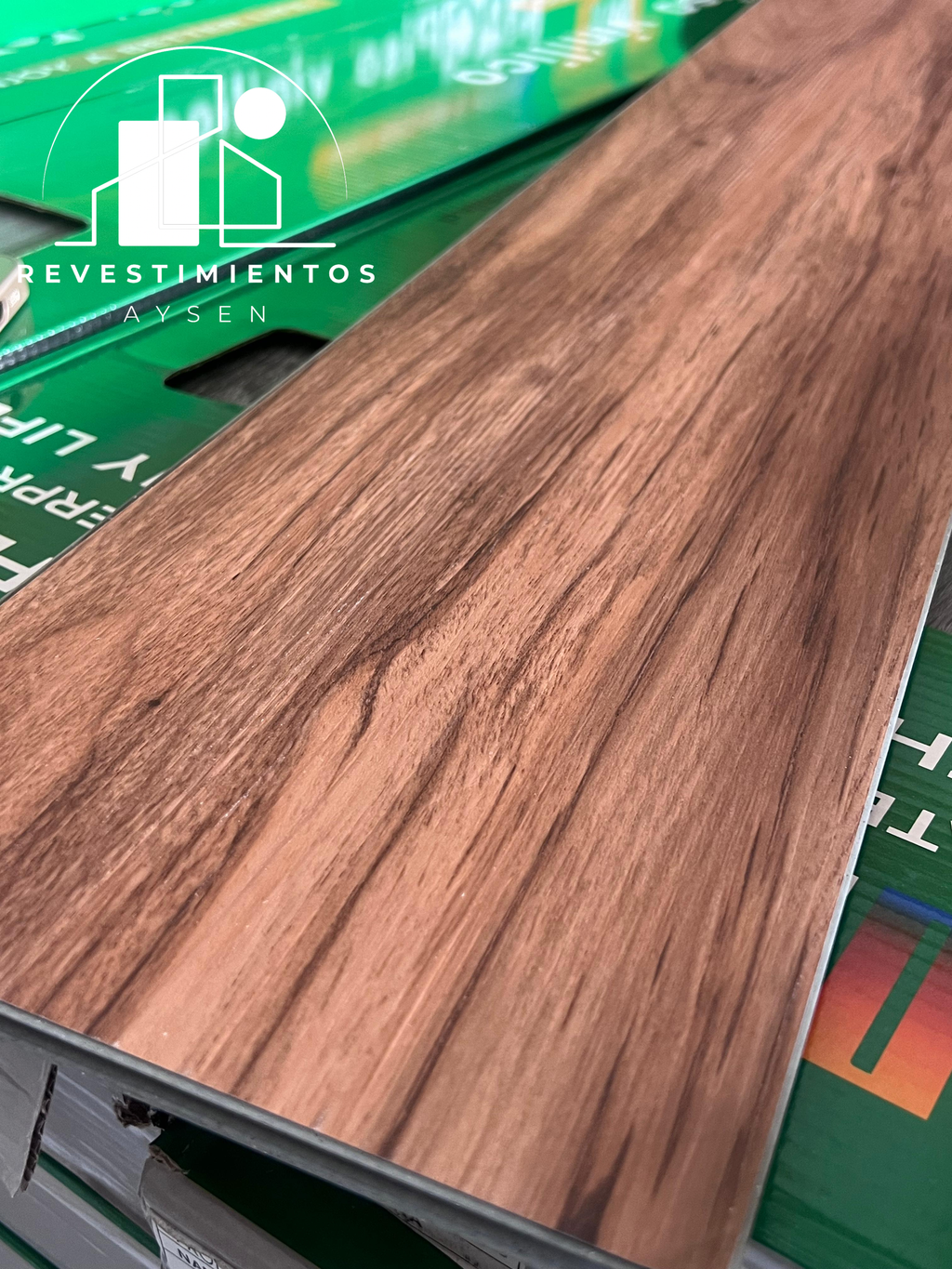 Piso Vinílico SPC 5.5 mm – Nogal Patagonia Premium | Diseño moderno y alta resistencia